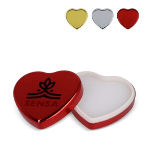 Lippenbalsam in Flacher metallischer Herzformdose