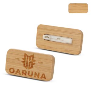 Namensschild aus Bambus mit Anstecknadel